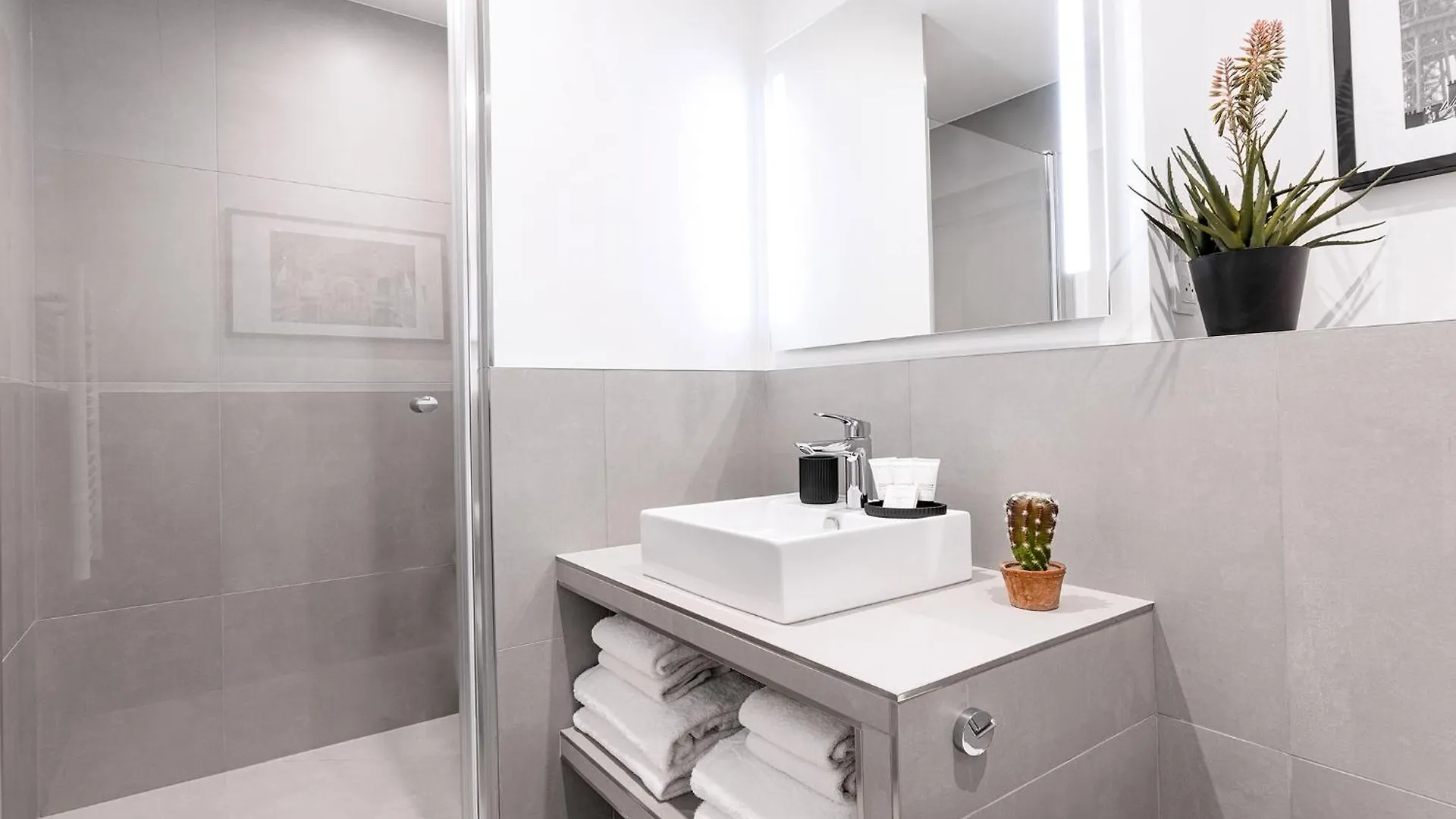 Livinparis - Luxury A/c 3 Bedrooms Opera Iii Appartement Parijs